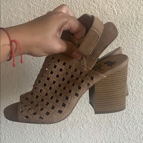 Shoes - Tan chunky heels
